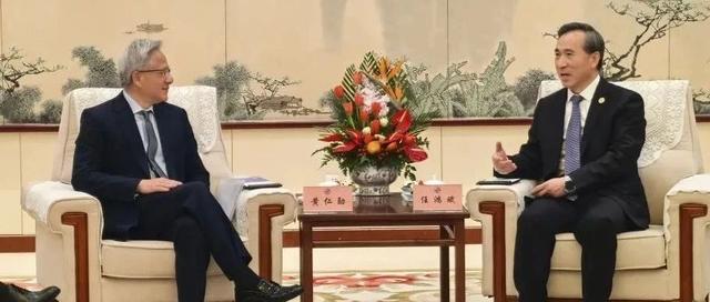 英伟达CEO黄仁勋到访北京:希望继续与中国合作,并回应芯片出口管制问题