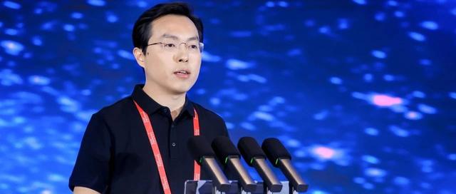 对话智源王仲远:具身智能“小组赛”才刚刚开打,机器人需要“安卓”而非 iOS