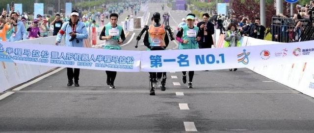 「天工Ultra」半马夺冠,人形机器人通关产业落地第一关