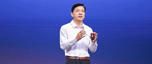 “DeepSeek不是万能的”,李彦宏今年押注AI 应用:模型价再“打骨折”,重点布局多智能体、多模态